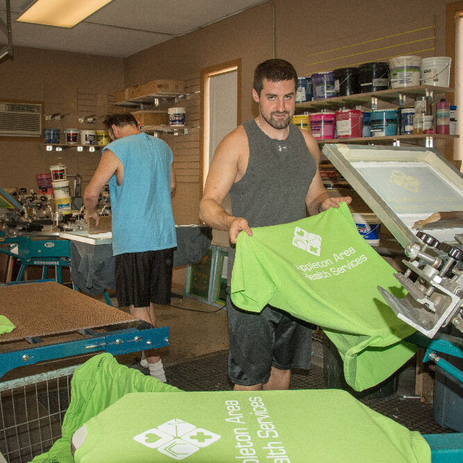 screenprinting-multiple-shirts-web